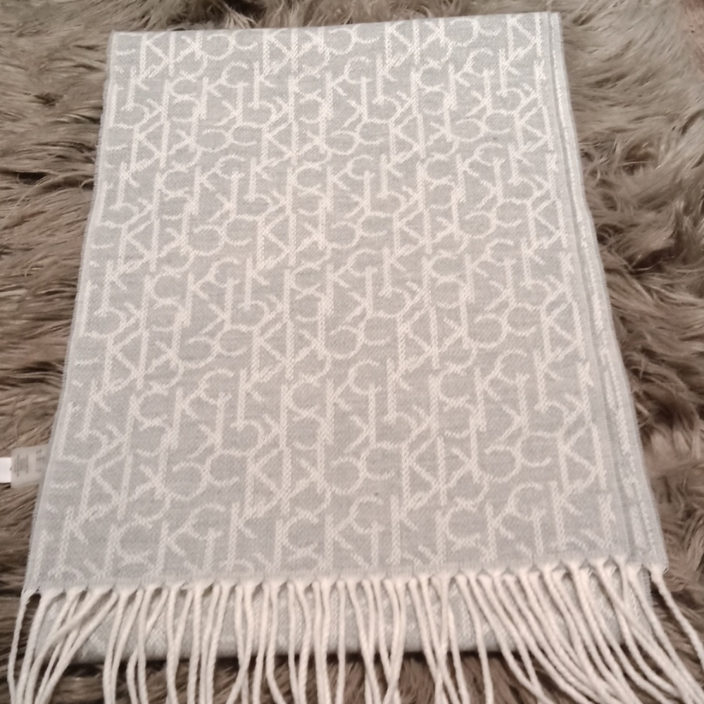 Calvin Klein scarf - Picture 7 of 8